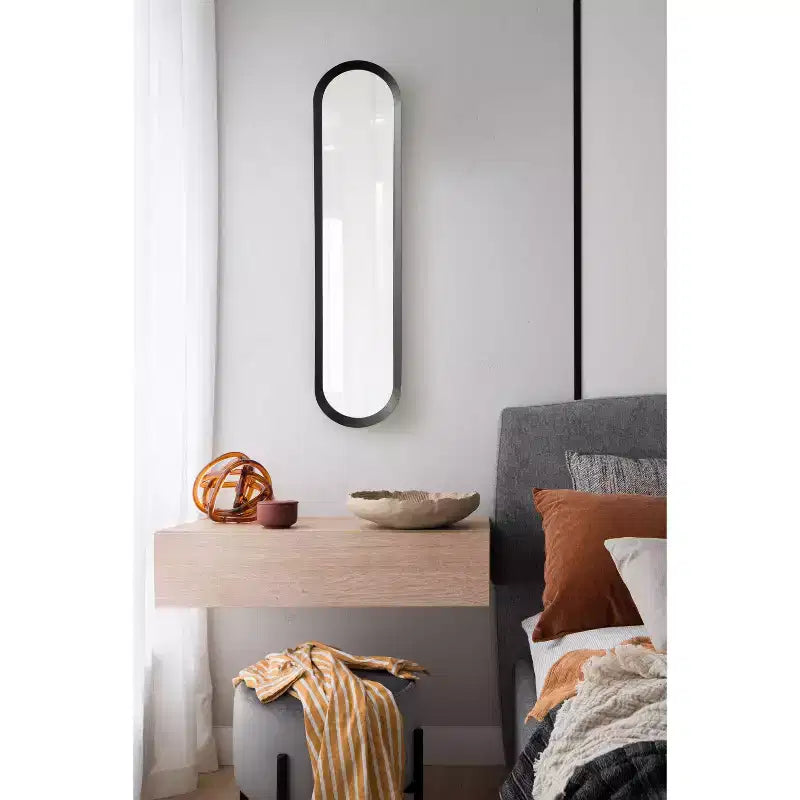 Miroir mural capsule à cadre métallique, 23,5 cm L x 99,7 cm H