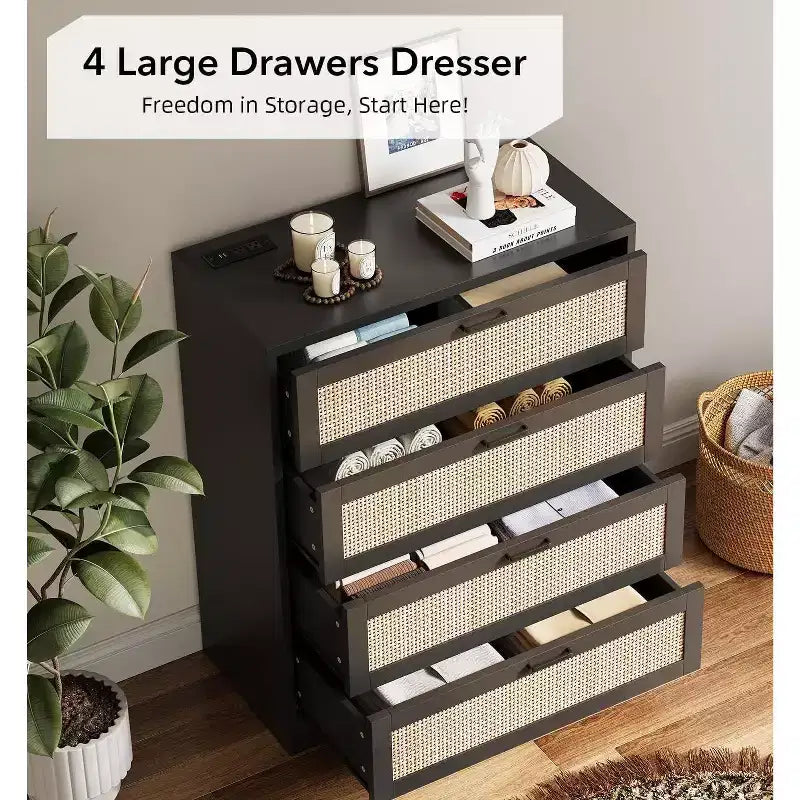 Commode à 4 tiroirs en MDF et rotin avec pieds en bois massif
