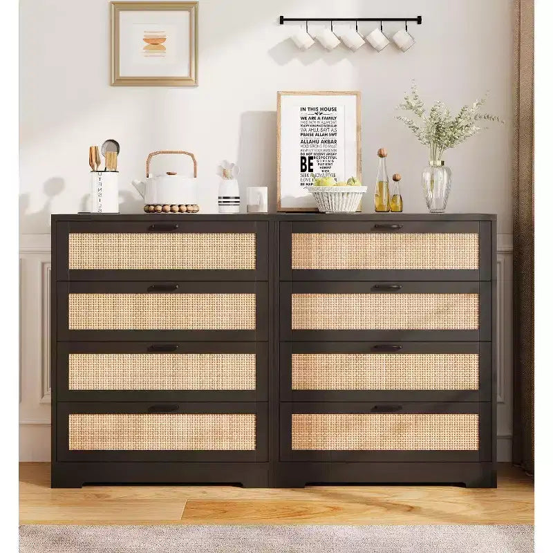 Commode à 4 tiroirs en MDF et rotin avec pieds en bois massif