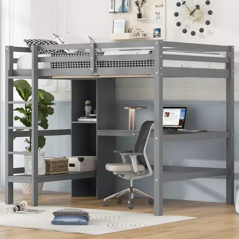 Lit mezzanine pleine grandeur en pin et MDF avec bureau et étagères, 67,5"H x 78,9"L x 57"P
